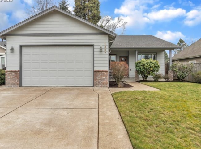 Building Photo - 1327 Manzana St