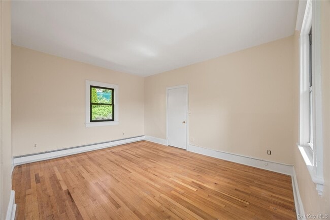 Building Photo - 176 Colonial Pkwy
