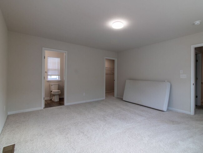 Building Photo - YEAR-ROUND RENTAL- UNFURNISHED - SINGLE FAMILY - GEORGETWON