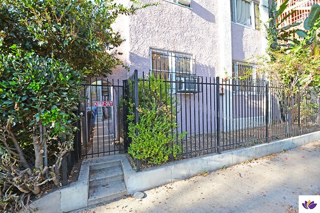 Building Photo - 5727 Carlton Way