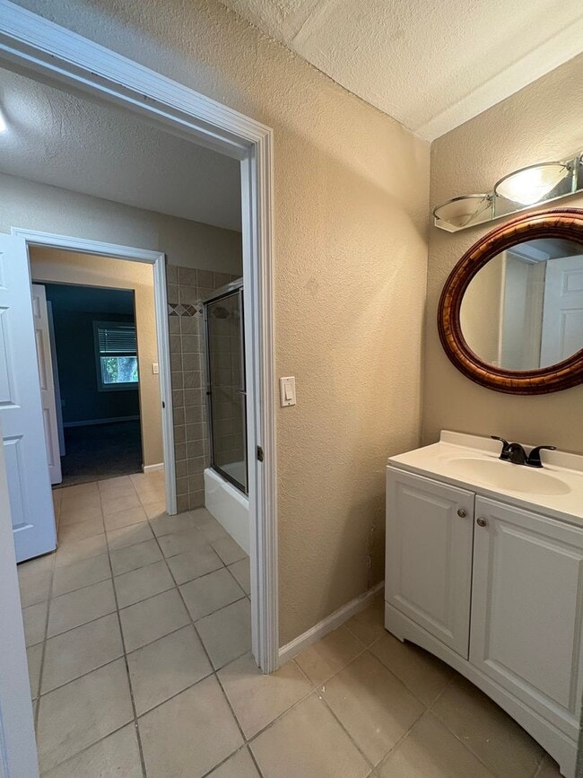 Building Photo - 914 Shorewinds Dr