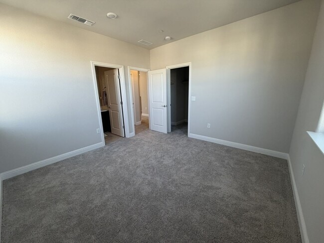 Building Photo - Beautiful 5 bedroom, 4 bathroom 2 story home in Rancho Cordova!!!