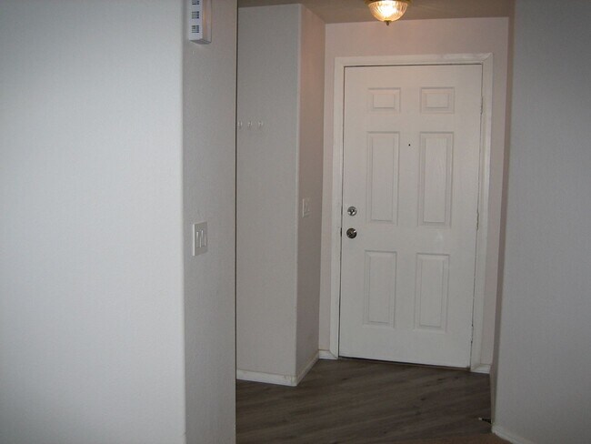 Building Photo - Condo on 2nd floor - Move-in Ready - 3 bed...