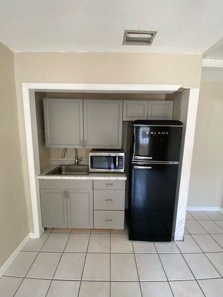 Building Photo - 1358 Highlands Dr