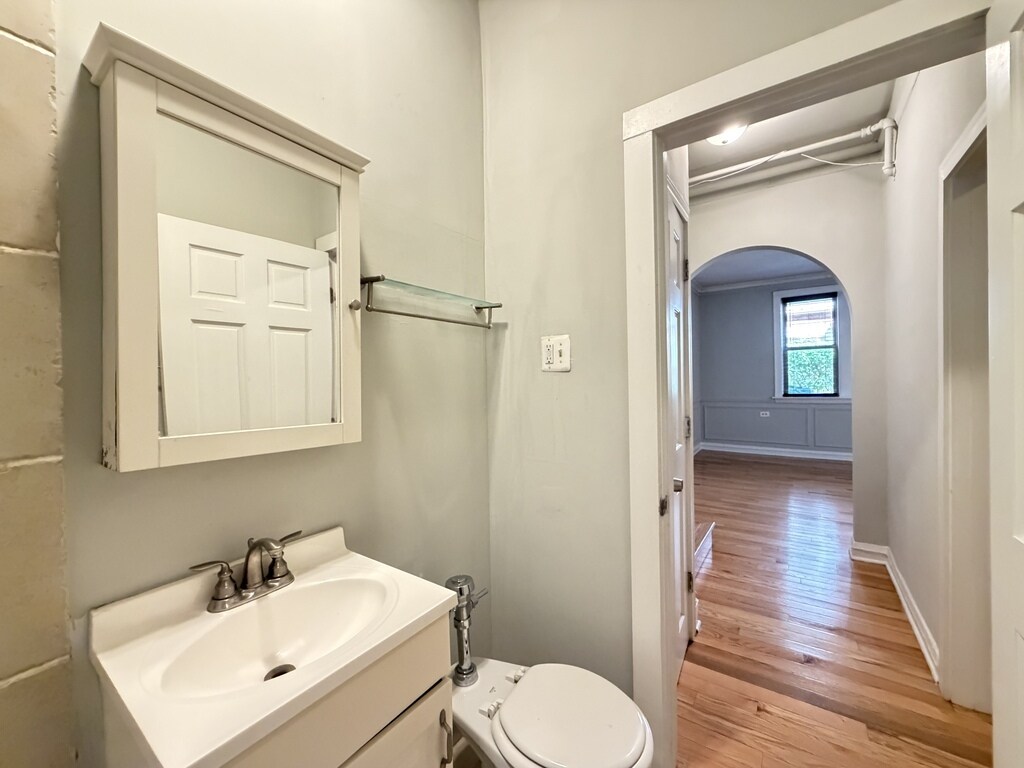 Building Photo - 525 W Surf