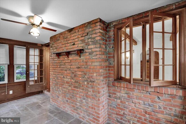 Building Photo - 501 Sunset Rd