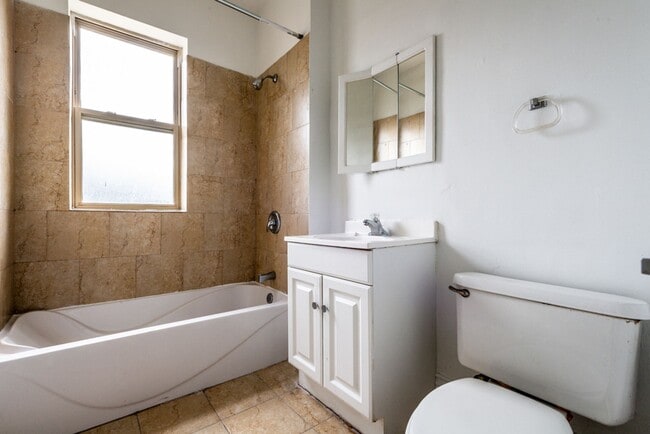 Building Photo - 7151-53 S Indiana Ave 200-02 E 72nd St Chicago, IL 60619