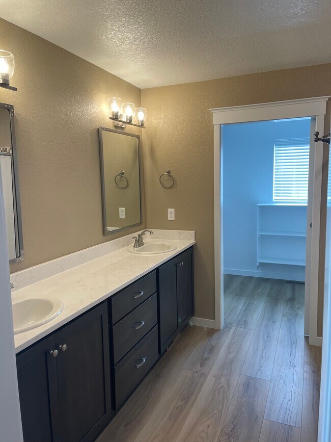 Primary Bath - 4723 Van Buren Ave