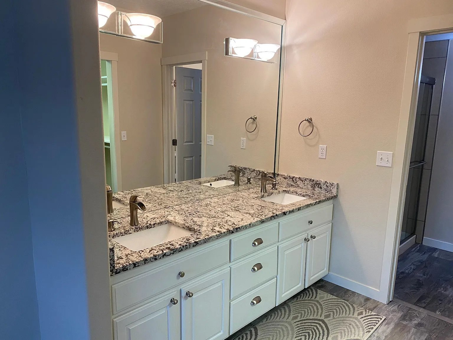 Building Photo - 300 Columbia Point Dr