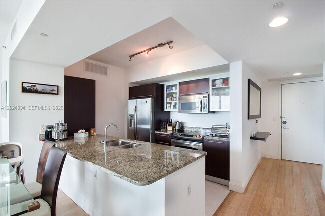 Building Photo - 950 Brickell Bay Dr