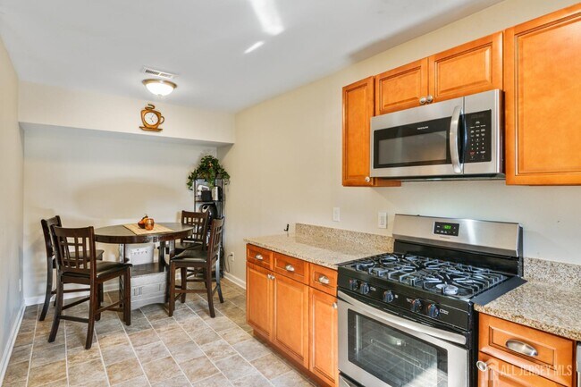 Building Photo - 28 Kensington Dr