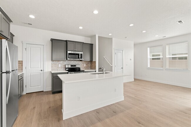 Building Photo - 1673 N Solterra Ln