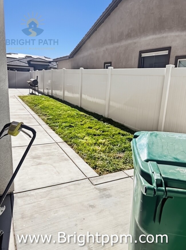 Building Photo - 1539 Newland Dr