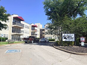 Building Photo - 2749 Sullins St
