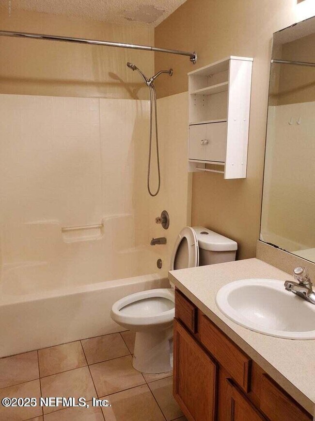 Building Photo - 1058 Waterfall Dr