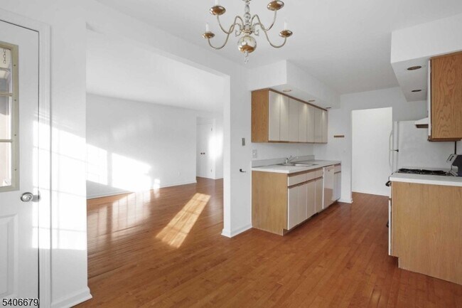 Building Photo - 25 Canterbury Rd