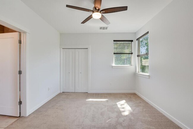 Building Photo - 1305 Casey St