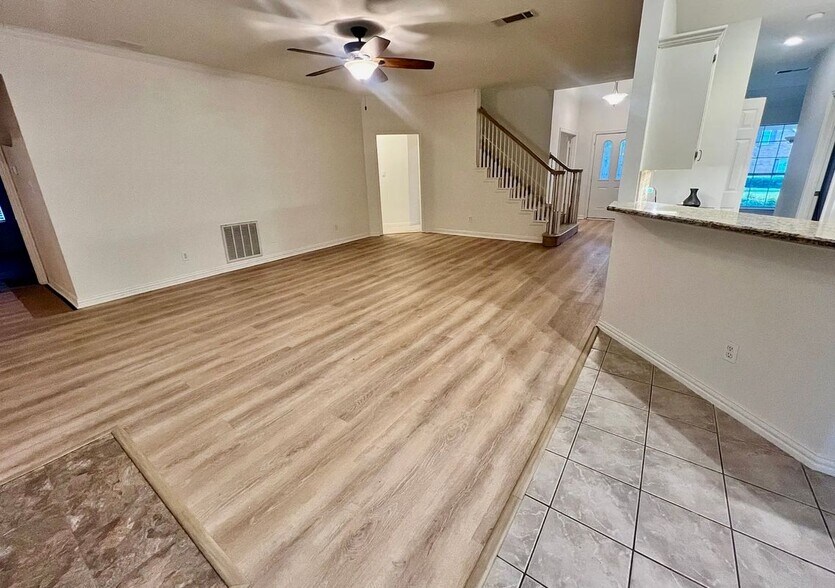 Building Photo - 127 Mockingbird Ln
