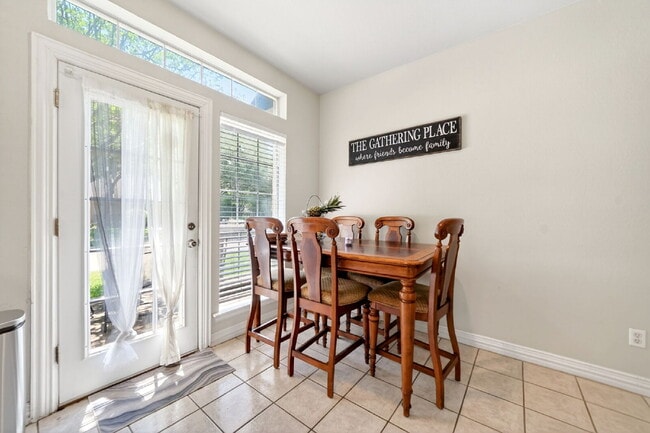 Building Photo - Exceptional Home in Arlington – Great Layout & Prime Location