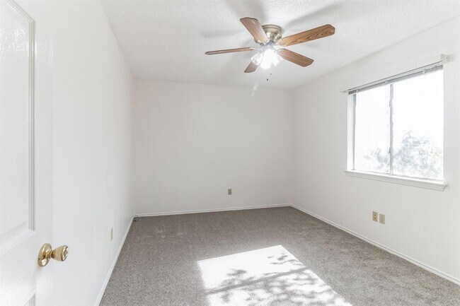 Building Photo - 7801 Callbram Ln