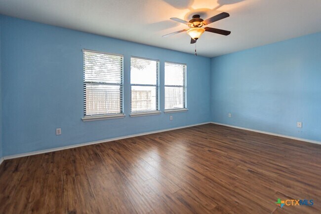 Building Photo - 2019 Woodway Dr