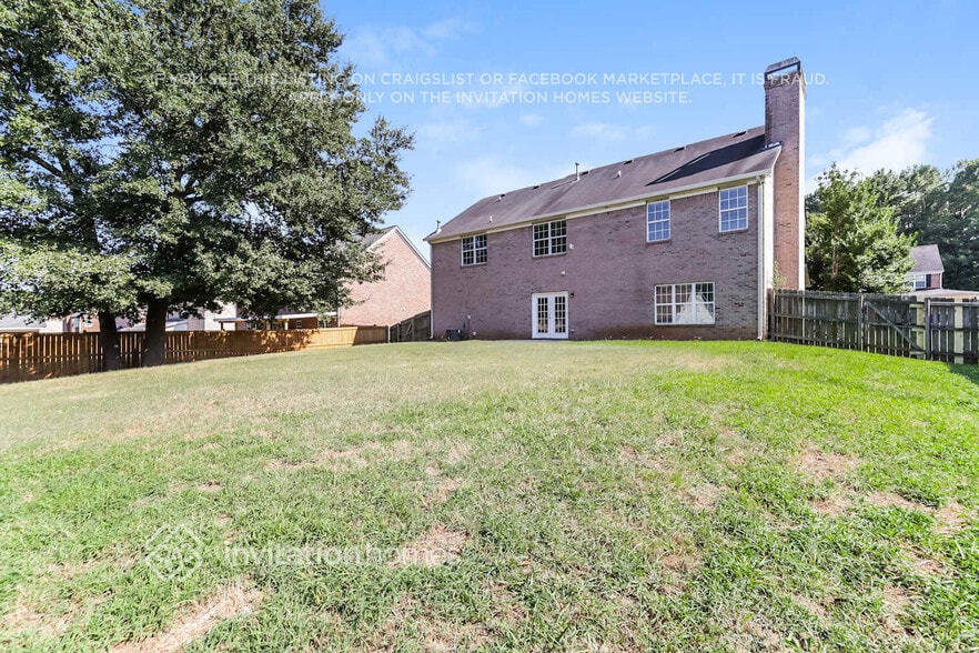 Building Photo - 333 Interlake