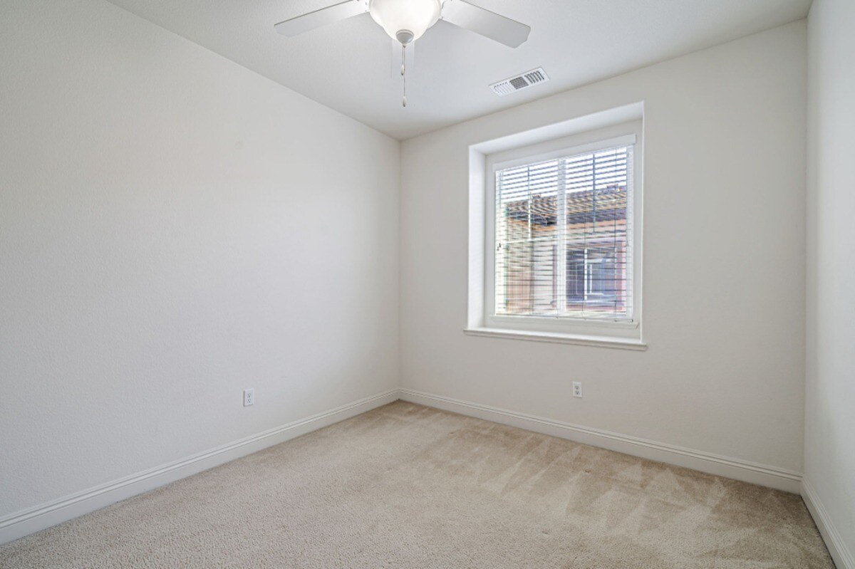 Building Photo - 6704 S Mariposa Ln