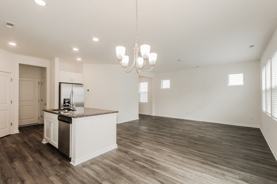 Building Photo - 1533 King St