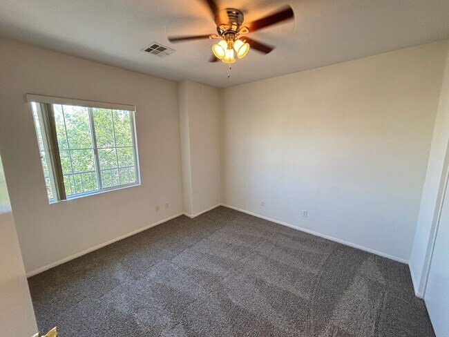 Building Photo - 10319 Splendor Ridge Ave