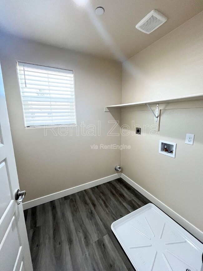 Building Photo - 1353 Carlsbad Dr