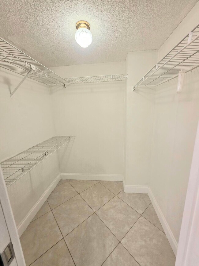 Building Photo - 3100 NE 48th Ct