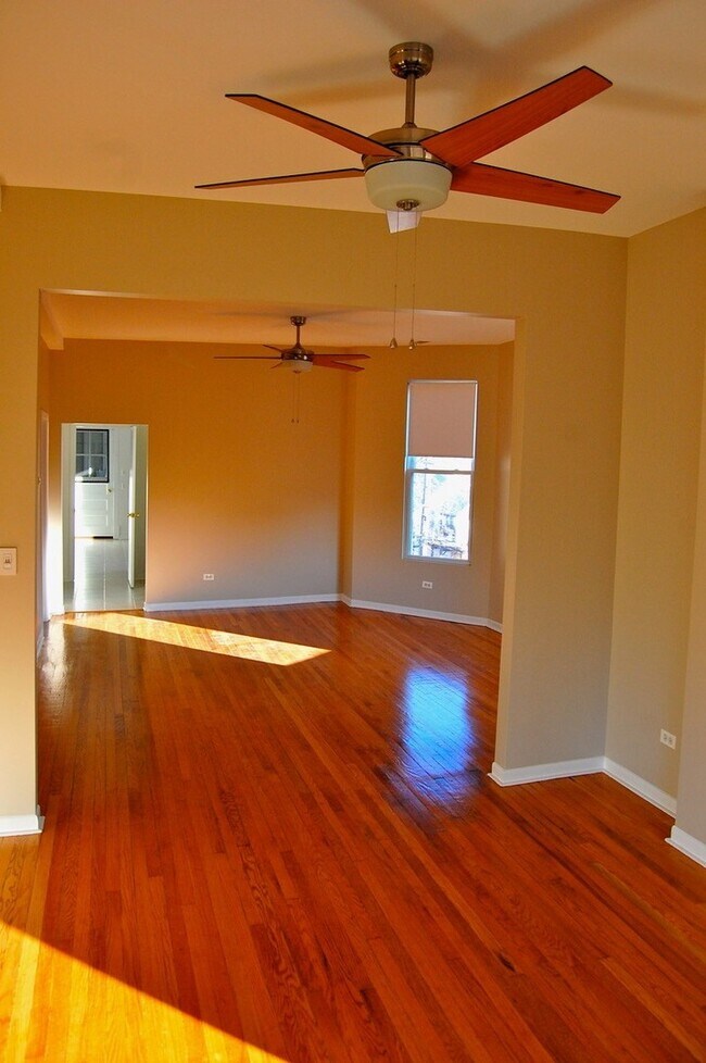 Building Photo - 2733 N Mozart St