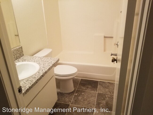 Building Photo - 3930-3940 W Valencia Dr