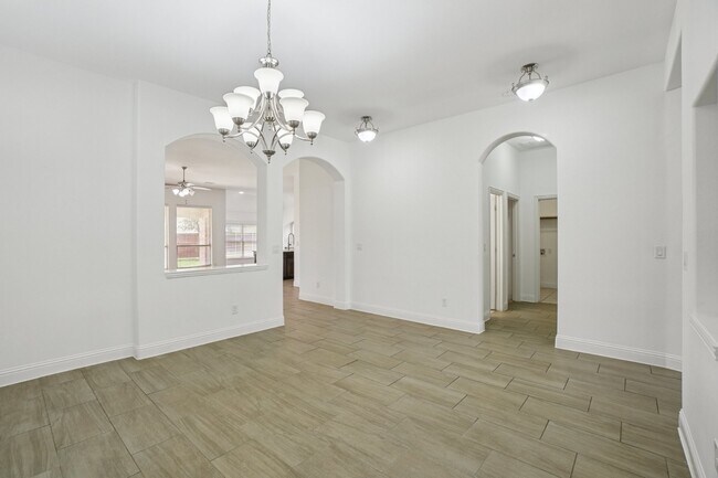 Building Photo - 1616 Downing Dr
