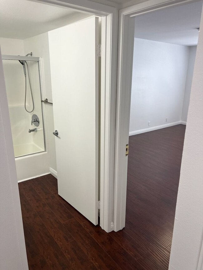 Building Photo - $3850 / 3br - Condo 3 beds 2 baths (West LA)