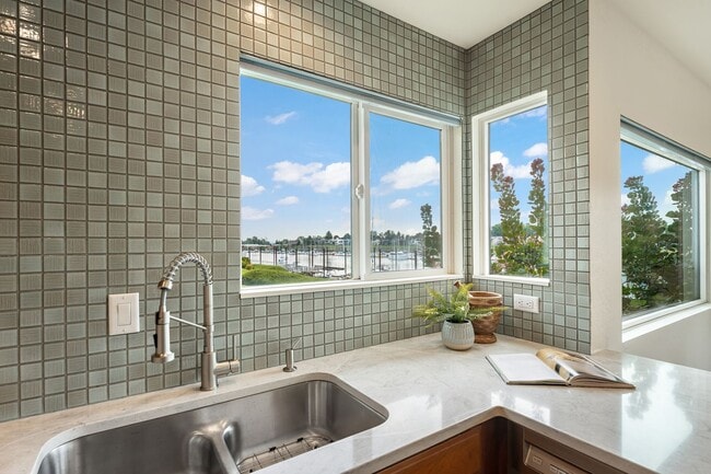 Building Photo - 540 N Hayden Bay Dr