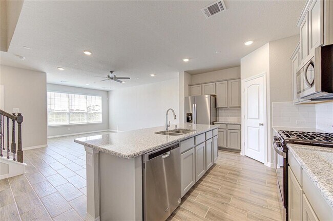 Building Photo - 8006 Scanlan Trce