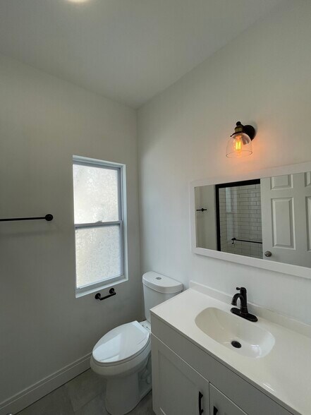 Bathroom 2 - 1908 S May St