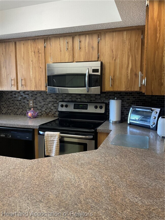 Building Photo - 3641 Edgewater Dr