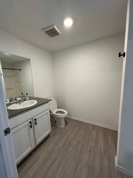 Building Photo - 7148 Elm Cv