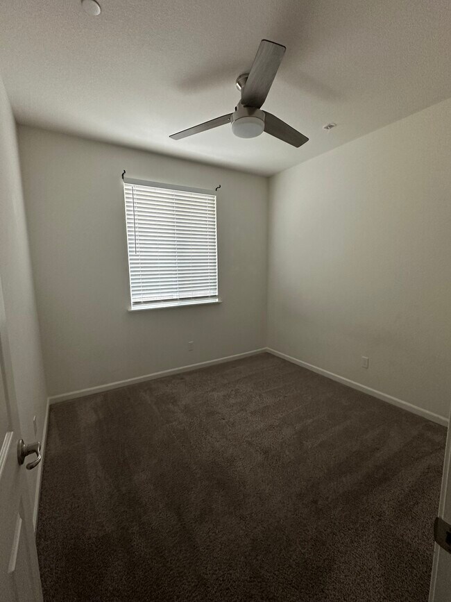 Building Photo - 1113 Greenbrier Dr