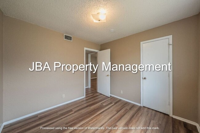 Building Photo - 807 White Rock St