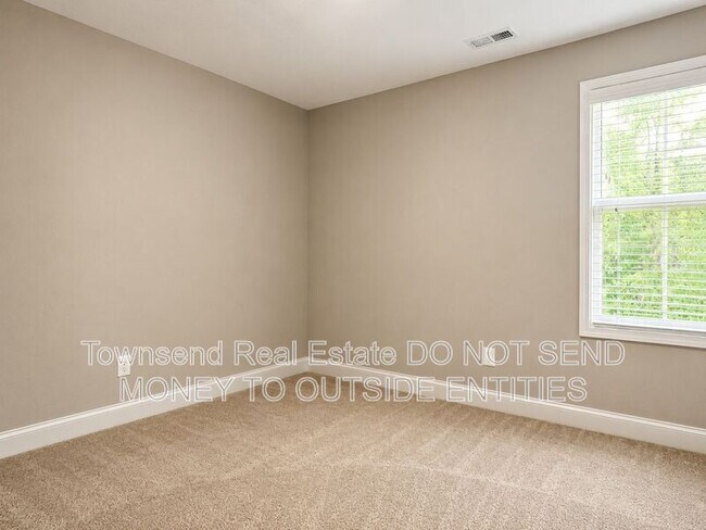 Building Photo - 621 Blawell Cir