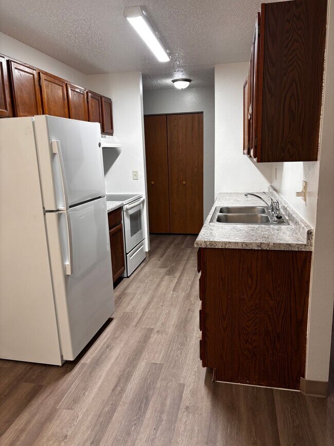 Building Photo - 2715 Hawken St