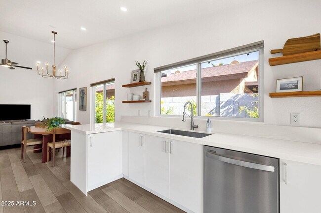 Building Photo - 6855 E Kings Ave