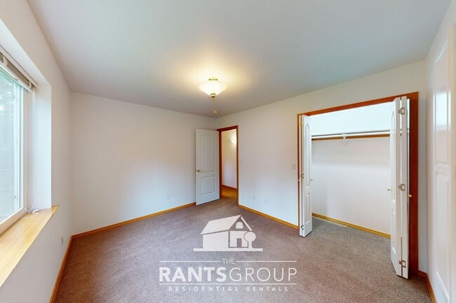 Building Photo - Spacious 3-Bed / 2-Bath Home on 2.5 Private Acres – Cooper Point