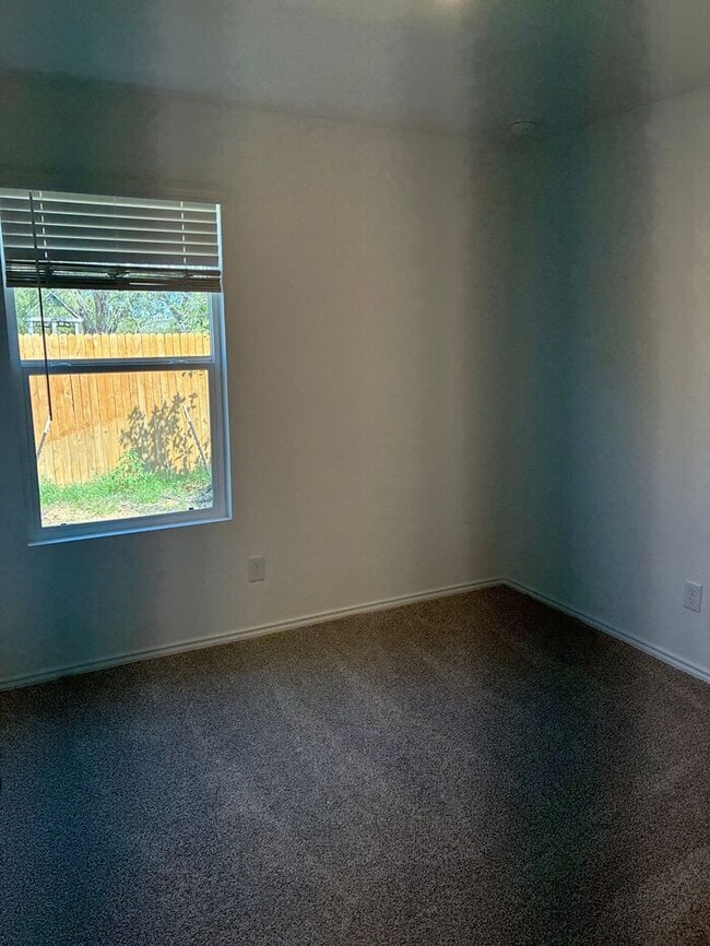 Building Photo - Charming 3BR/2BA Home in San Antonio – Mod...