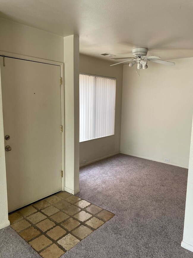 Building Photo - 545 Woodside Oaks