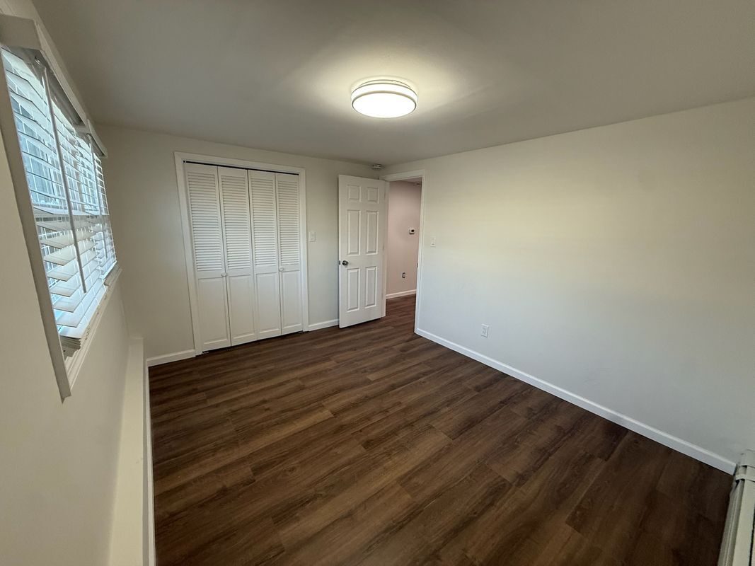 Building Photo - 946 Edwards Blvd