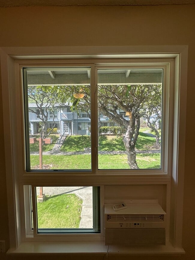 Building Photo - 1058 Awawamalu St